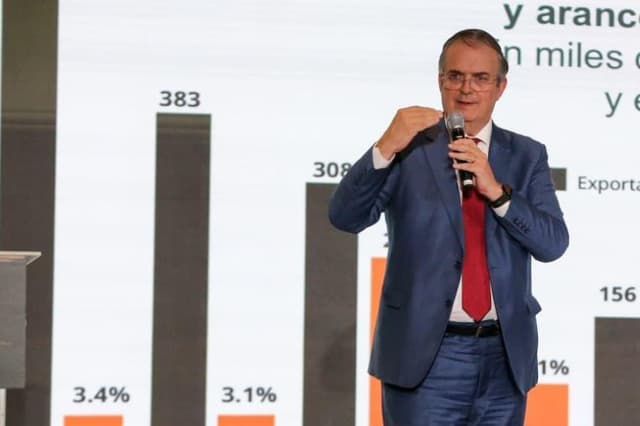 El secretario de Economía Marcelo Ebrard durante su participación en el foro “Construyendo Oportunidades” de El Financiero, realizado en la Ciudad de México el 13 de mayo. (Cortesía de la Secretaría de Economía)