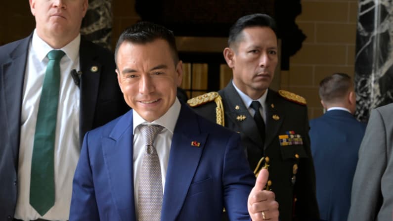 Presidente de Ecuador aborda inversiones con el BID al final de su viaje en EE. UU.