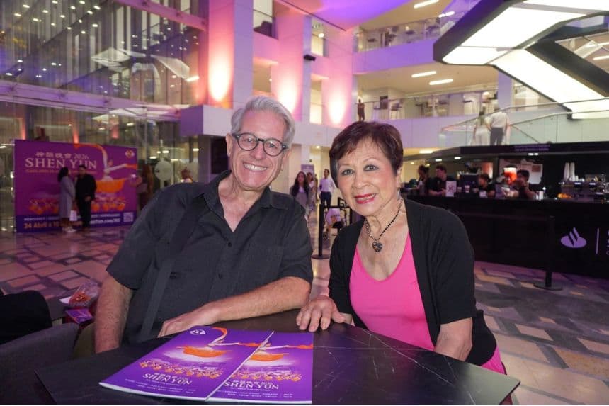 Músico de Guadalajara se conmueve con la orquesta en vivo de Shen Yun