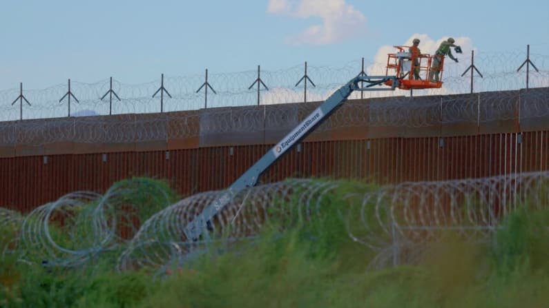 Juez federal bloquea determinadas disposiciones de la ley de inmigración de Texas