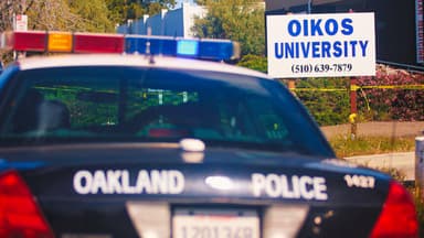 Conductor arrolla a peatones en Oakland; 3 muertos y varios heridos