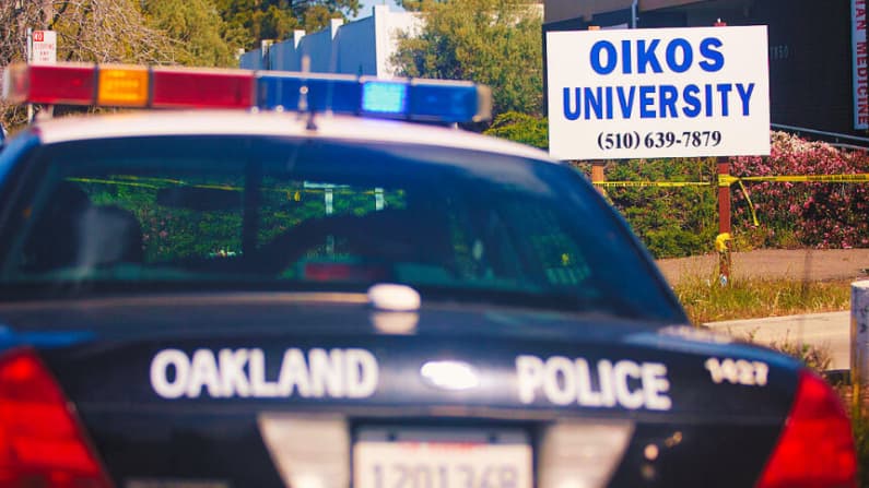 Conductor arrolla a peatones en Oakland; 3 muertos y varios heridos