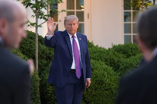 Trump advierte a Irán que debe actuar rápido en el acuerdo o de lo contrario habrá ataques