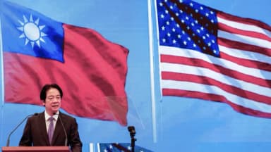 Trump dice que hablará con el presidente taiwanés mientras estudia la venta de armas