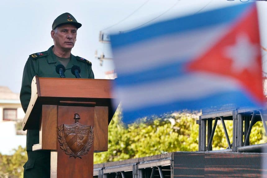 Díaz-Canel dice que Cuba tiene el derecho de defenderse ante posible ataque bélico