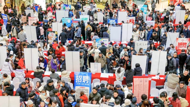 Colapsa plataforma comercial china, dejando a comerciantes atrapados en un esquema de fondos bloqueados