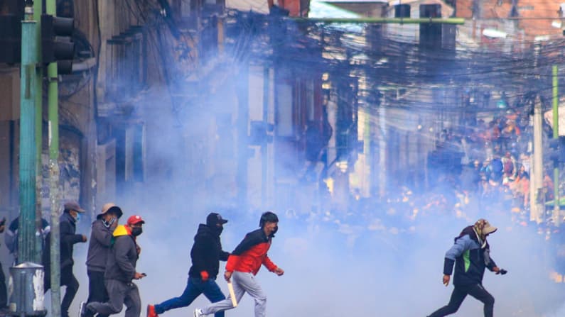 Protestas en Bolivia derivan en saqueos y vandalismo en oficinas de La Paz