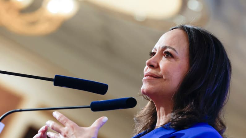 Inestabilidad en Venezuela se contiene porque los jóvenes creen en la transición democrática pacífica: Machado