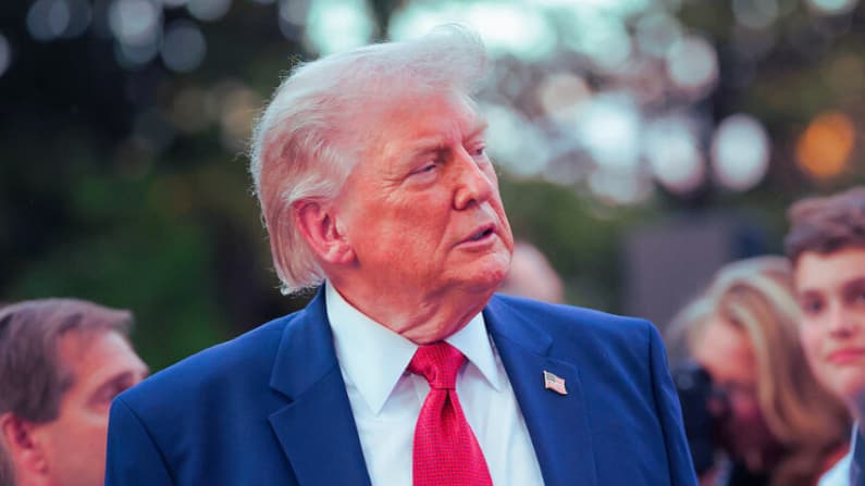 Trump refuerza el control de operaciones bancarias de inmigrantes ilegales