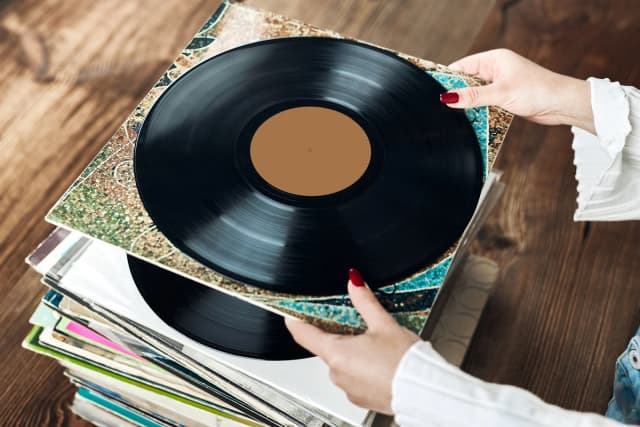 Las ventas de discos de vinilo en Estados Unidos alcanzaron un nuevo hito en 2025. (Przemek Klos/Shutterstock).