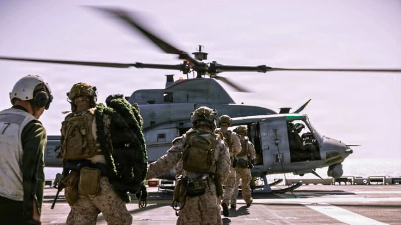 Marines estadounidenses abordan un petrolero iraní en la última operación de aplicación del bloqueo
