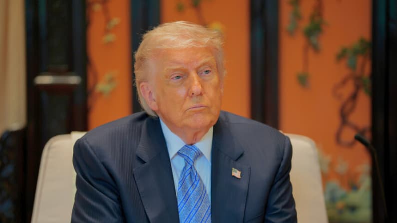 Trump dice que EE. UU. debería tomar el control del uranio de Irán y que “probablemente lo destruya”