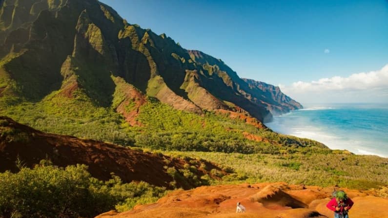 Turista de California fallece tras quedar inconsciente en un peligroso sendero de Hawái
