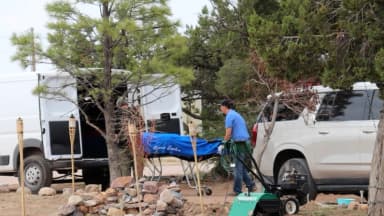 Tres fallecidos en Nuevo México; socorristas descontaminados tras exposición a sustancia desconocida