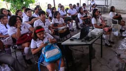 Ciudad de México aprueba reglas para celulares en escuelas básicas
