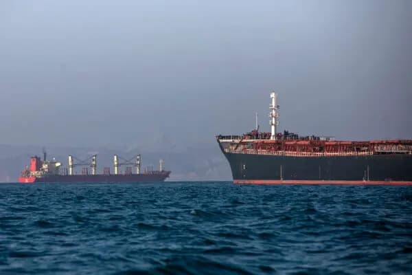 Acuerdo entre Trump y Pezeshkian hunde el crudo al aliviar sanciones a Irán