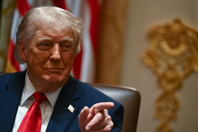 El presidente de EE. UU. Donald Trump en la reunión con su Gabinete en la Sala del Gabinete de la Casa Blanca en Washington, D.C., el 27 de mayo de 2026. (Foto de Kent NISHIMURA / AFP vía Getty Images)