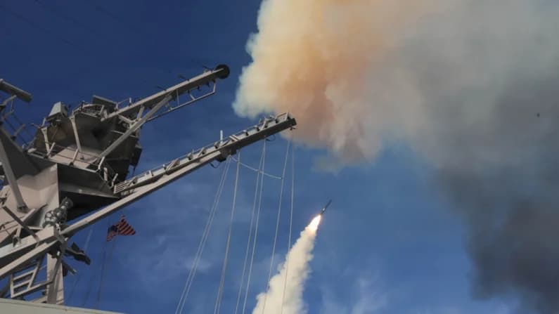 Armada de EE. UU. advierte de "actividades militares peligrosas" en el estrecho de Ormuz
