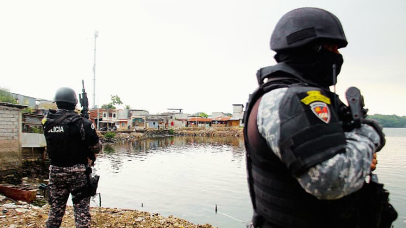 Ecuador decomisa 1.2 toneladas de droga escondida en fruta rumbo a Reino Unido
