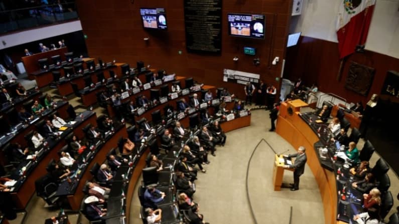 Senador Inzunza no acude a sesión del Senado; pidió licencia tras señalamientos del DOJ