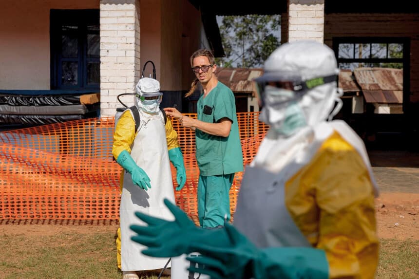 Personal sanitario en Mongbwalu, Congo, el 26 de mayo de 2026. (Michel Lunanga/Getty Images).