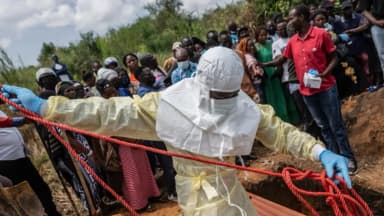 Dan de alta al primer paciente de ébola del brote en el Congo