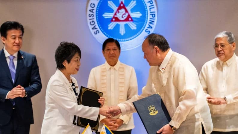Japón y Filipinas inician conversaciones hacia un pacto para intercambiar información militar