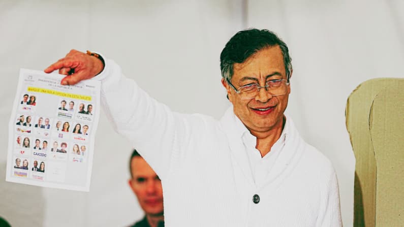 Petro cuestiona resultados que colocan a De la Espriella como el más votado