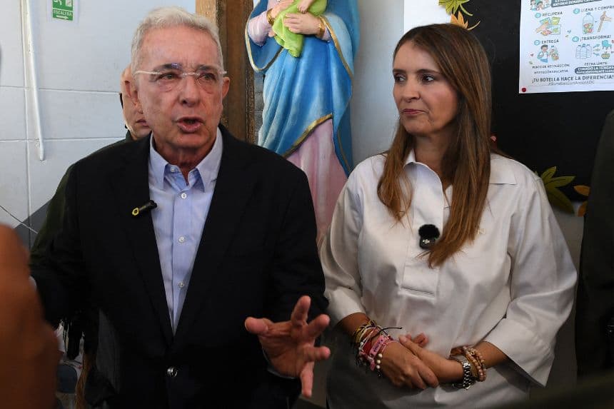 Oposición colombiana respalda a De La Espriella para segunda vuelta presidencial en Colombia