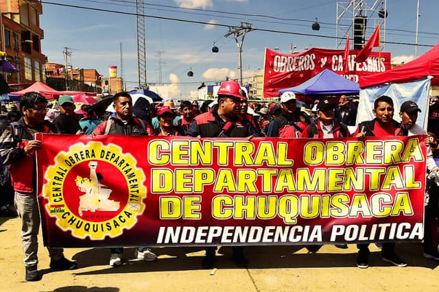 Sin respuesta sindical, Bolivia retrasa el inicio del diálogo nacional