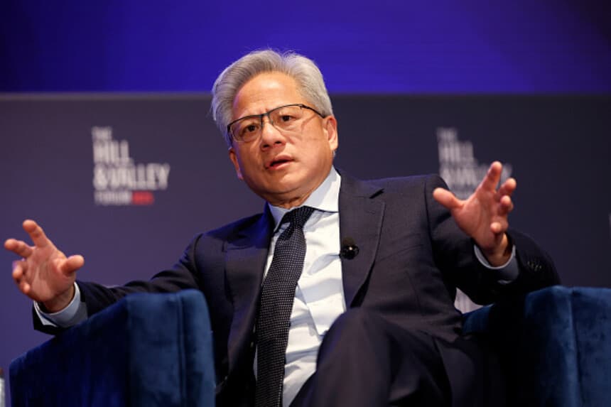 El CEO de Nvidia, Jensen Huang, habla sobre inteligencia artificial en el Foro Hill and Valley, el 30 de abril de 2025 en Washington. (Kevin Dietsch/Getty Images).