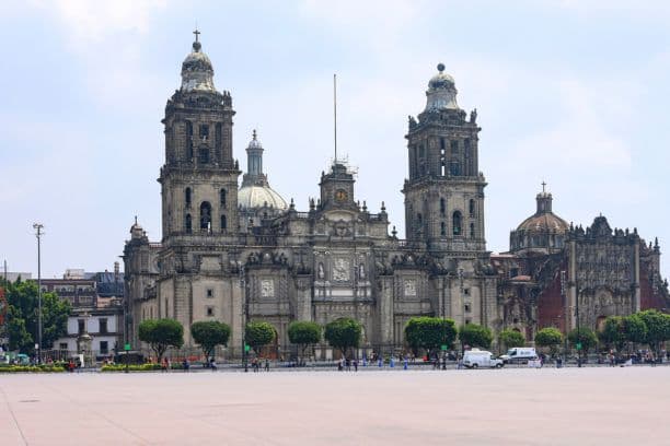 Vista general de la catedral Metropolitana en el centro histórico de la Ciudad de México. (EFE/Carlos Ramírez)