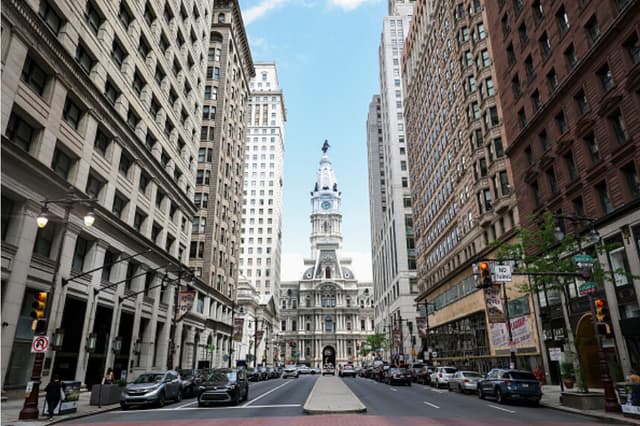Vista del Ayuntamiento de Filadelfia mientras se prepara para albergar la Copa Mundial de la FIFA el 8 de mayo de 2026 en Filadelfia, Pensilvania. (Emilee Chinn/Getty Images).