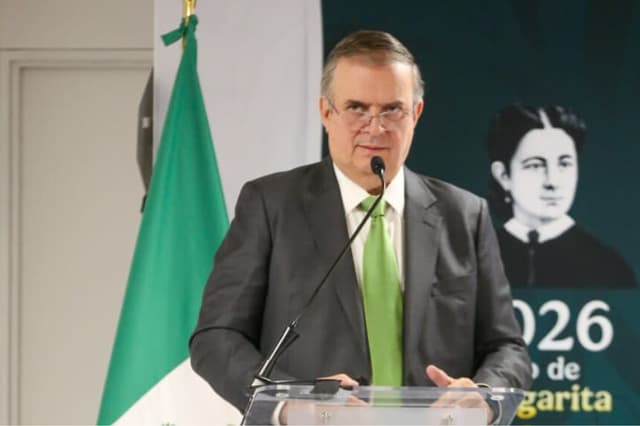 Secretario de Economía de México, Marcelo Ebrard, durante la presentación del nuevo director del Instituto Mexicano de la Propiedad (IMPI) el 1 de junio. (Cortesía de Secretaría de Economía de México).