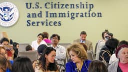 La mayoría de inmigrantes legales no tendrán que salir de EE. UU. para obtener la tarjeta de residencia: DHS