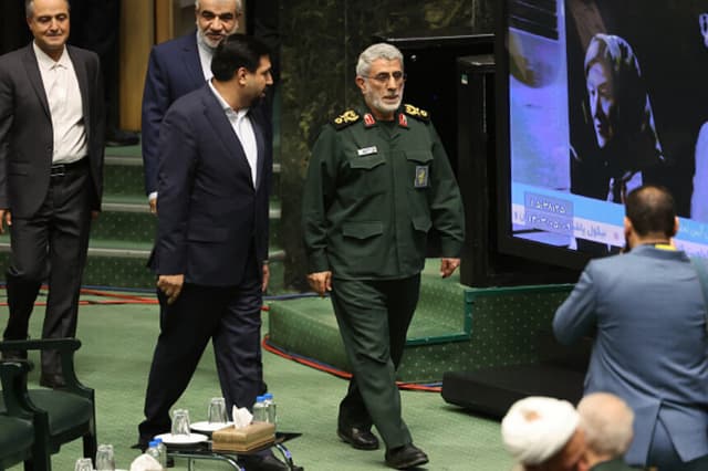 El jefe de las fuerzas Quds iraníes, el general Esmail Qaani, llega a la toma de posesión del nuevo presidente iraní en el Parlamento de Teherán, el 30 de julio de 2024. El reformista Masoud Pezeshkian juró como noveno presidente de Irán. (AFP vía Getty Images).
