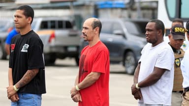 Panamá traslada a más de un centenar de migrantes en retorno a la frontera con Colombia