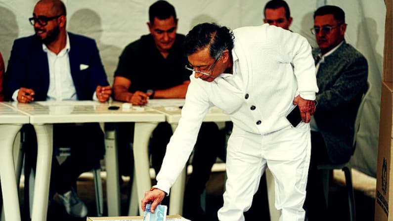 Presidente colombiano defiende el voto libre tras apoyo de Trump a su rival