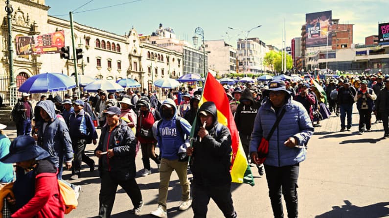 Renuncian dos ministros en plena crisis por las manifestaciones contra Paz