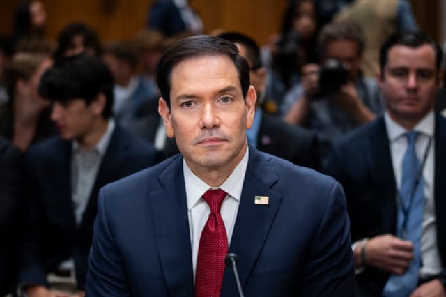 El secretario de Estado, Marco Rubio, llega para testificar ante el Comité de Relaciones Exteriores del Senado en el Capitolio, en Washington, el 2 de junio de 2026. (Madalina Kilroy/The Epoch Times)