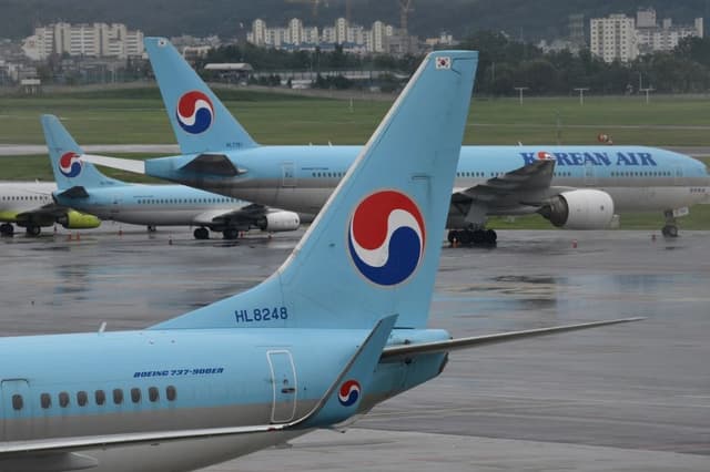 Aviones de Korean Air en la pista del Aeropuerto Internacional de Gimpo en Seúl, Corea del Sur, el 2 de septiembre de 2020. (Jung Yeon-Je/AFP vía Getty Images)