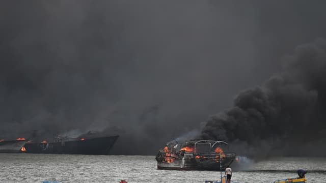 35 embarcaciones han sido afectadas por incendio en puerto de Ecuador