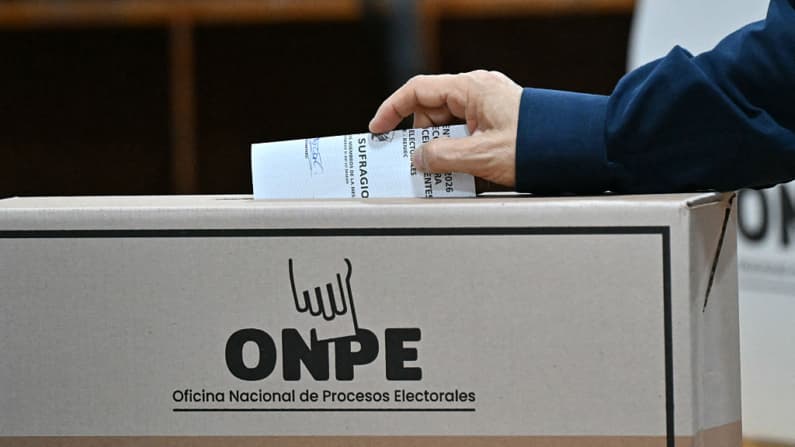 Concluye la votación de la segunda vuelta presidencial en Perú y comienza el escrutinio