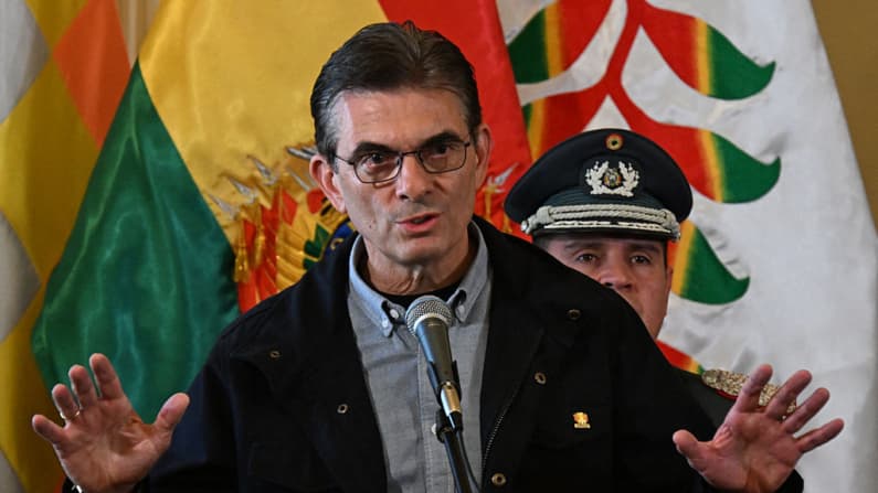Paz dice que no permitirá que "intereses narcoterroristas" acaben la democracia en Bolivia