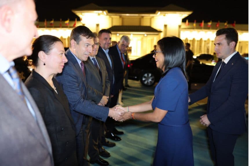 Delcy Rodríguez llega a Turquía, tras su gira por India, con el crudo venezolano como eje