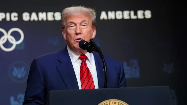 Juez bloquea tarifa de USD 100,000 impuesta por Trump para visas H-1B
