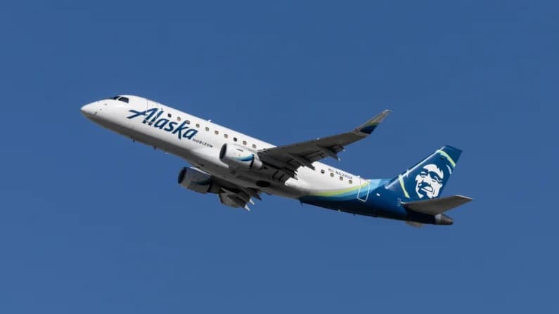 Ganancias de aerolíneas se desplomarían 50 % en 2026 por el alza del combustible