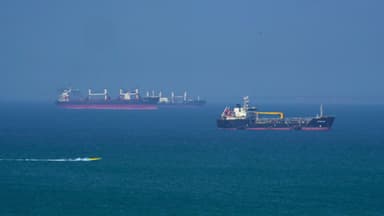 Las fuerzas estadounidenses disparan contra un petrolero que intentaba eludir el bloqueo