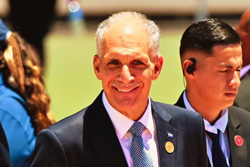 El presidente de Honduras, Nasry Asfura, llega a la ceremonia de toma de posesión de la presidenta electa de Costa Rica, Laura Fernández, en el Estadio Nacional de San José, el 8 de mayo de 2026. (MARTIN BERNETTI / AFP vía Getty Images)