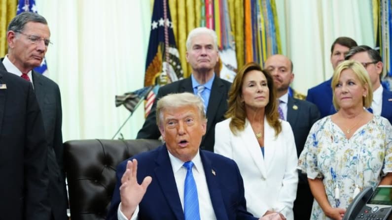 Trump dice que EE. UU. ahora se enfocará en combatir "por tierra" el tráfico de drogas desde México